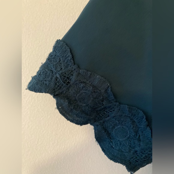 Francesca’s Emerald Midi Dress - Picture 4 of 5